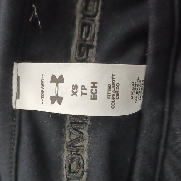 UNDER ARMOUR "fitted" activewear, crew neck, pullover" black top. Size XS. NWT - Picture 14 of 14